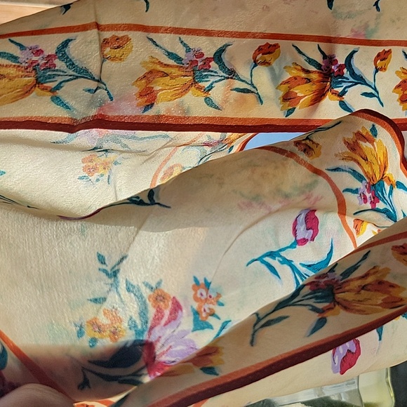 Beautiful Silk Japanese Flower Scarf - Picture 3 of 6